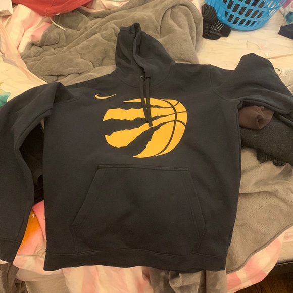 Nike Basketball Sweater Size Medium - Picture 1 of 3